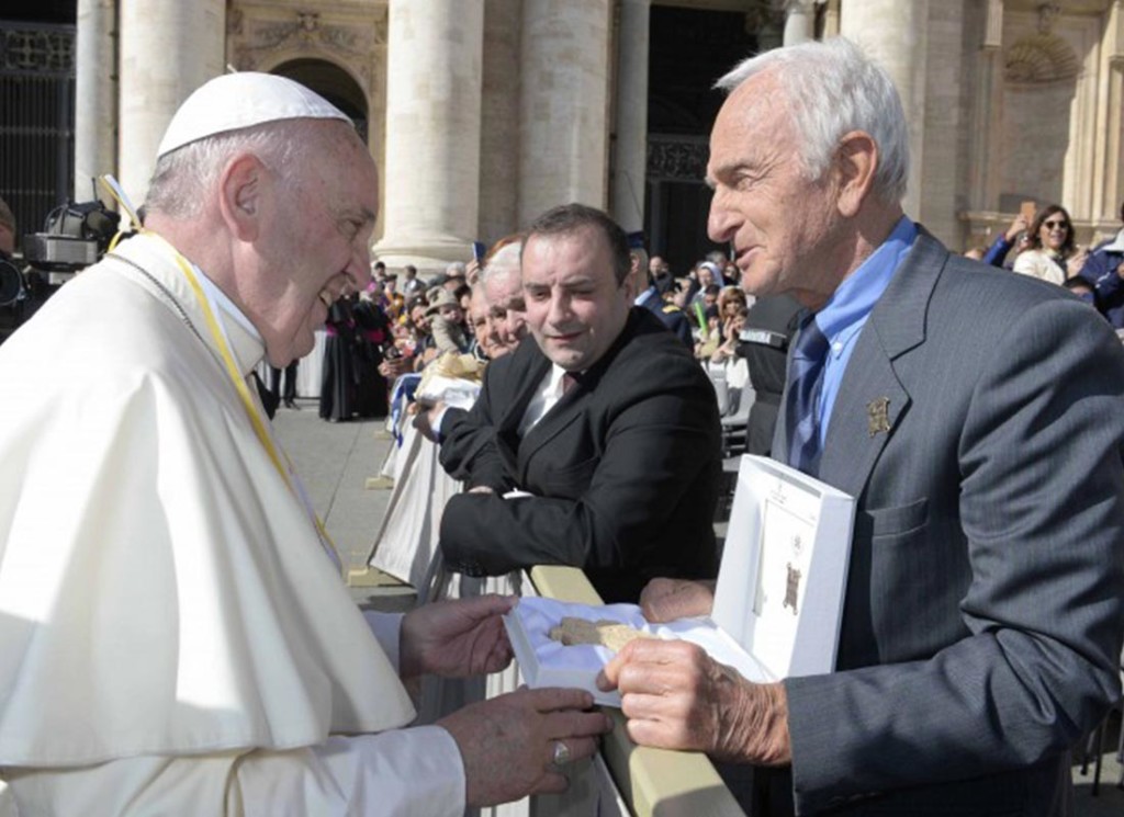 consegna del testimonium al papa