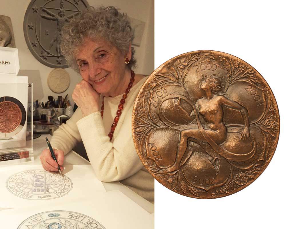 laura cretara disegna alla medaglia dell'expo coniata dalla picchiani e barlacchi
