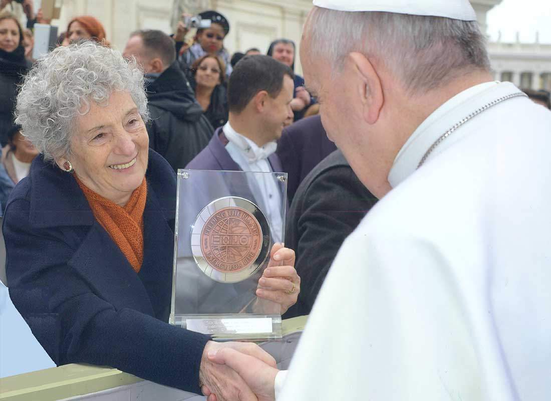 moneta expo 2015 coniata dalla picchiani e barlacchi consegnata al papa